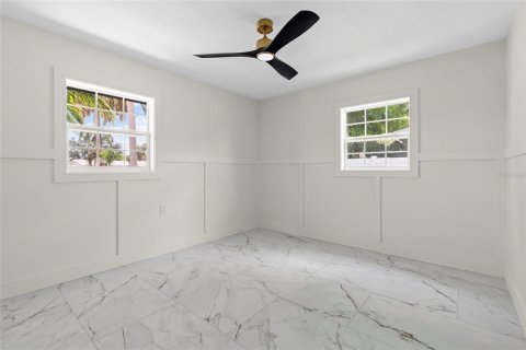 House in Saint Petersburg, Florida 3 bedrooms, 205.31 sq.m. № 1894639 - photo 20