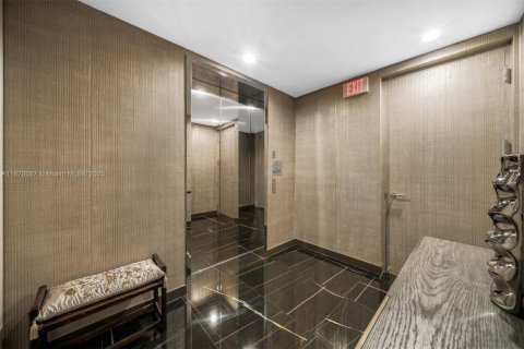 Condo in Surfside, Florida, 4 bedrooms  № 1922137 - photo 13