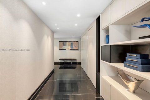 Condo in Surfside, Florida, 4 bedrooms  № 1922137 - photo 15