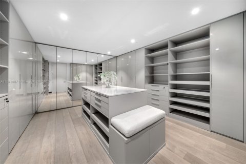 Condo in Surfside, Florida, 4 bedrooms  № 1922137 - photo 24