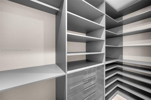 Condo in Surfside, Florida, 4 bedrooms  № 1922137 - photo 7