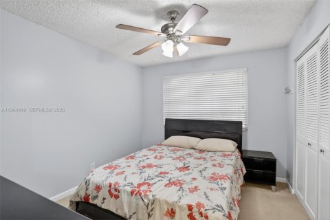 House in Davie, Florida 3 bedrooms, 180.51 sq.m. № 2001044 - photo 27