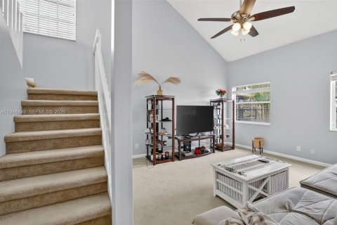 House in Davie, Florida 3 bedrooms, 180.51 sq.m. № 2001044 - photo 9