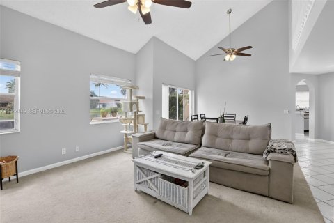 House in Davie, Florida 3 bedrooms, 180.51 sq.m. № 2001044 - photo 13