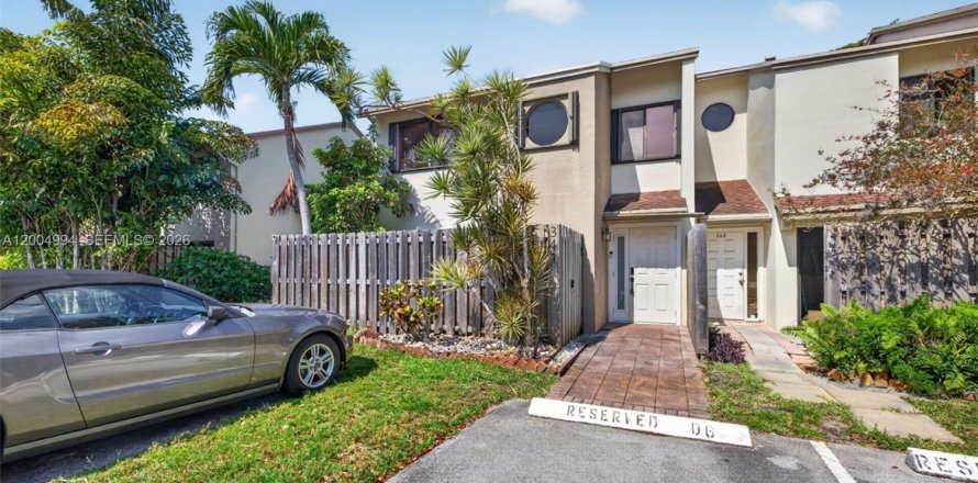 Townhouse in Fort Lauderdale, Florida 3 bedrooms, 134.89 sq.m. № 2069488