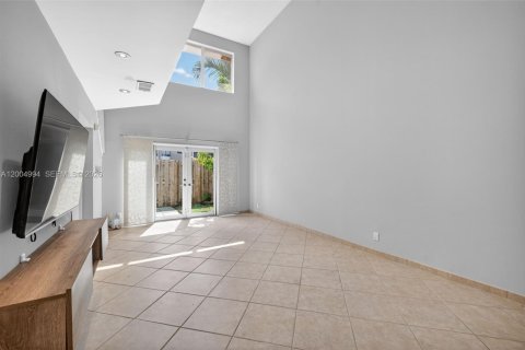 Townhouse in Fort Lauderdale, Florida 3 bedrooms, 134.89 sq.m. № 2069488 - photo 9
