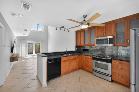 Townhouse in Fort Lauderdale, Florida 3 bedrooms, 134.89 sq.m. № 2069488 - photo 12