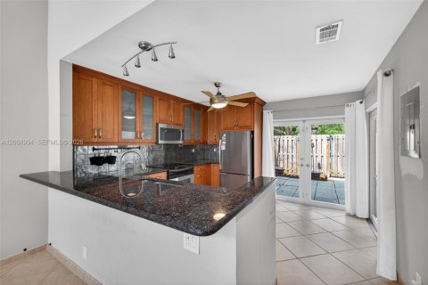 Townhouse in Fort Lauderdale, Florida 3 bedrooms, 134.89 sq.m. № 2069488 - photo 10