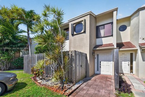 Townhouse in Fort Lauderdale, Florida 3 bedrooms, 134.89 sq.m. № 2069488 - photo 2