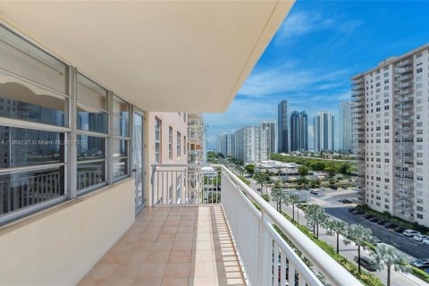 Condominio en venta en Sunny Isles Beach, Florida, 2 dormitorios, 166.2 m2 № 1922222 - foto 5