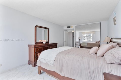 Condominio en venta en Sunny Isles Beach, Florida, 2 dormitorios, 166.2 m2 № 1922222 - foto 26