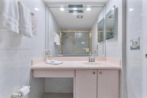 Condominio en venta en Sunny Isles Beach, Florida, 2 dormitorios, 166.2 m2 № 1922222 - foto 23