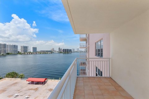 Condominio en venta en Sunny Isles Beach, Florida, 2 dormitorios, 166.2 m2 № 1922222 - foto 2