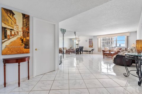 Condominio en venta en Sunny Isles Beach, Florida, 2 dormitorios, 166.2 m2 № 1922222 - foto 6