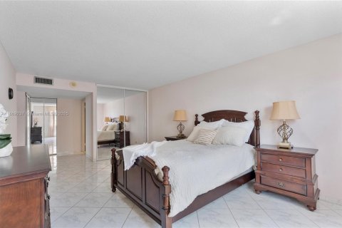 Condominio en venta en Sunny Isles Beach, Florida, 2 dormitorios, 166.2 m2 № 1922222 - foto 21
