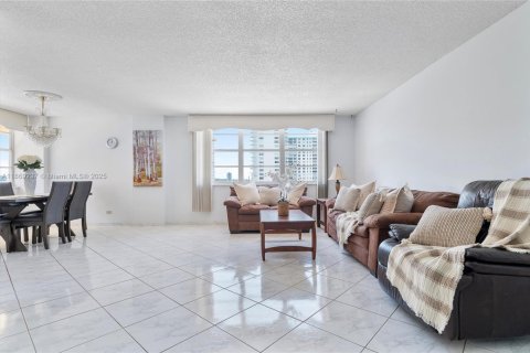 Condominio en venta en Sunny Isles Beach, Florida, 2 dormitorios, 166.2 m2 № 1922222 - foto 9