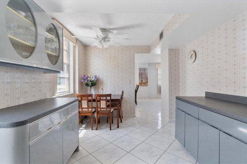 Condominio en venta en Sunny Isles Beach, Florida, 2 dormitorios, 166.2 m2 № 1922222 - foto 15
