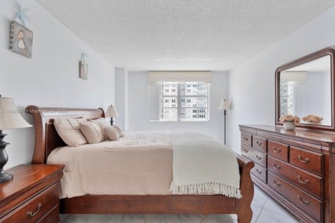 Condominio en venta en Sunny Isles Beach, Florida, 2 dormitorios, 166.2 m2 № 1922222 - foto 25
