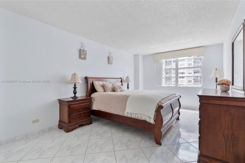 Condominio en venta en Sunny Isles Beach, Florida, 2 dormitorios, 166.2 m2 № 1922222 - foto 24