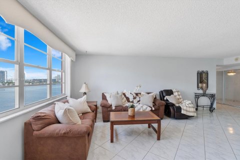 Condominio en venta en Sunny Isles Beach, Florida, 2 dormitorios, 166.2 m2 № 1922222 - foto 11