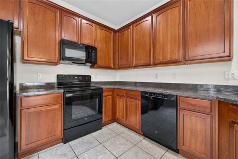 Townhouse in Wesley Chapel, Florida 3 bedrooms, 140.56 sq.m. № 2231738 - photo 8