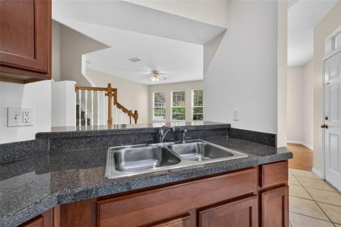 Townhouse in Wesley Chapel, Florida 3 bedrooms, 140.56 sq.m. № 2231738 - photo 7