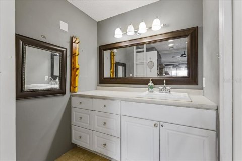 Condo in Orlando, Florida, 2 bedrooms  № 1379328 - photo 11