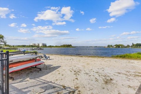 Condo in Orlando, Florida, 2 bedrooms  № 1379328 - photo 22
