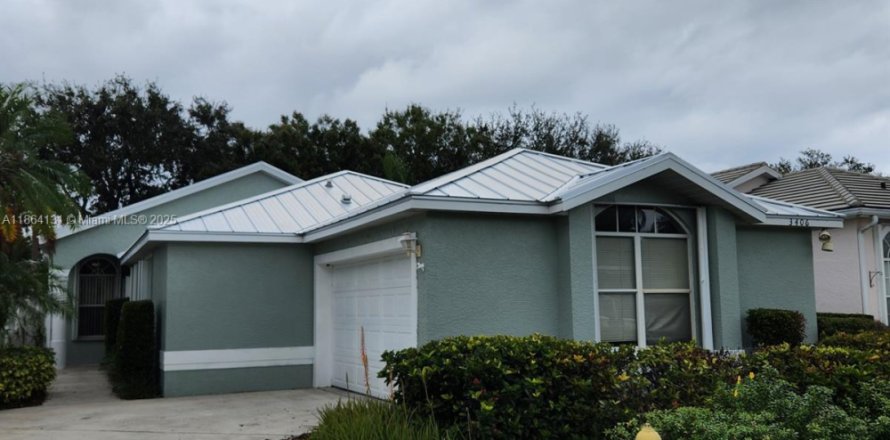 Villa ou maison à Palm City, Floride 4 chambres, 187.48 m2 № 1892521