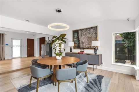 House in Miami, Florida 4 bedrooms № 2049270 - photo 14