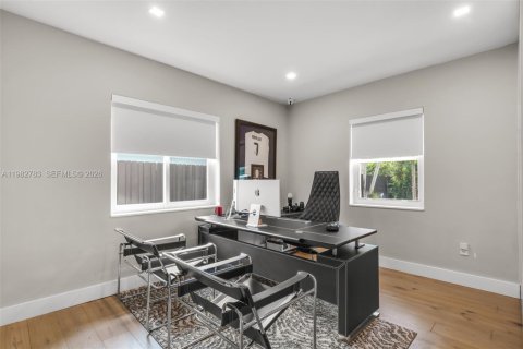 House in Miami, Florida 4 bedrooms № 2049270 - photo 30