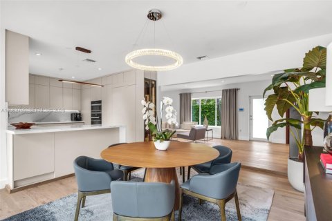 House in Miami, Florida 4 bedrooms № 2049270 - photo 16