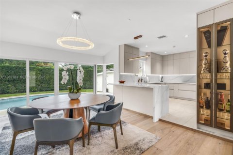 House in Miami, Florida 4 bedrooms № 2049270 - photo 11