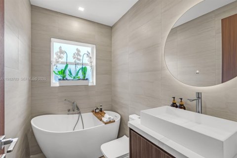 House in Miami, Florida 4 bedrooms № 2049270 - photo 29