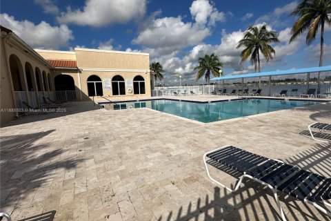 Townhouse in Miami, Florida 4 bedrooms, 150.78 sq.m. № 1937313 - photo 15