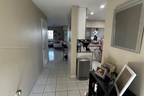 Touwnhouse à vendre à Miami, Floride: 4 chambres, 150.78 m2 № 1937313 - photo 18