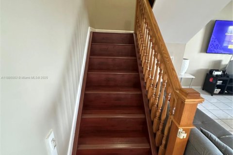 Townhouse in Miami, Florida 4 bedrooms, 150.78 sq.m. № 1937313 - photo 12