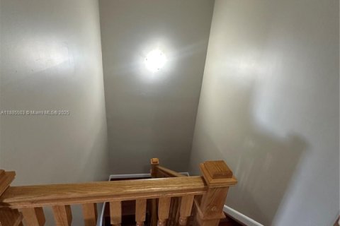 Townhouse in Miami, Florida 4 bedrooms, 150.78 sq.m. № 1937313 - photo 9