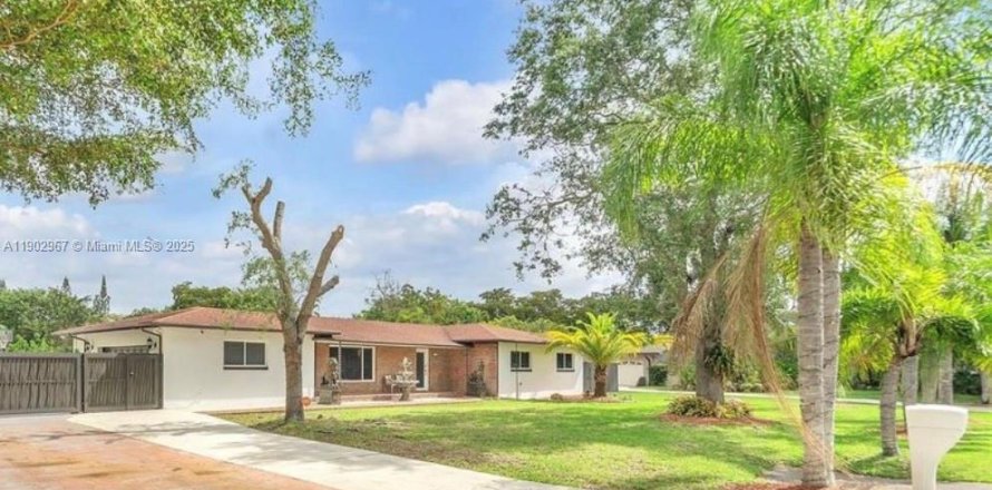 Дом в Хомстед, Флорида 3 спальни, 211.45м2 № 1954256