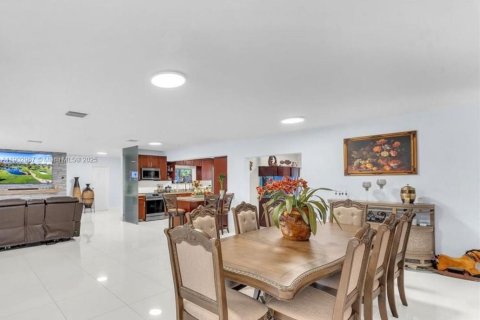 Купить виллу или дом в Хомстед, Флорида 3 спальни, 211.45м2, № 1954256 - фото 11