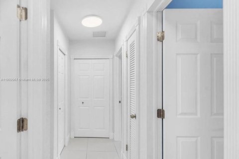 Купить виллу или дом в Хомстед, Флорида 3 спальни, 211.45м2, № 1954256 - фото 22