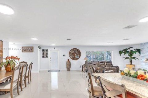 Купить виллу или дом в Хомстед, Флорида 3 спальни, 211.45м2, № 1954256 - фото 12