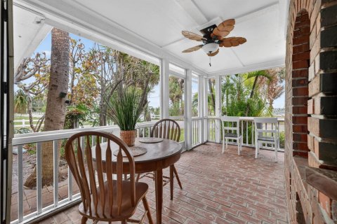 House in Jensen Beach, Florida 3 bedrooms, 190.82 sq.m. № 2260286 - photo 12
