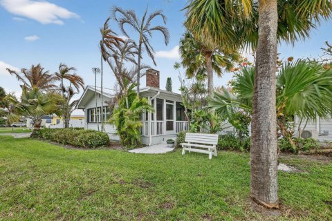 House in Jensen Beach, Florida 3 bedrooms, 190.82 sq.m. № 2260286 - photo 7