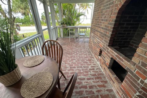 House in Jensen Beach, Florida 3 bedrooms, 190.82 sq.m. № 2260286 - photo 13