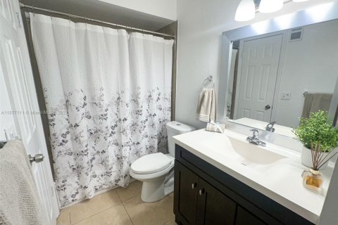 Condo in Sunrise, Florida, 2 bedrooms  № 1921866 - photo 14