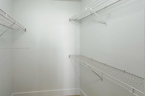 Condo in Sunrise, Florida, 2 bedrooms  № 1921866 - photo 17