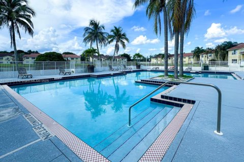 Condo in Sunrise, Florida, 2 bedrooms  № 1921866 - photo 21