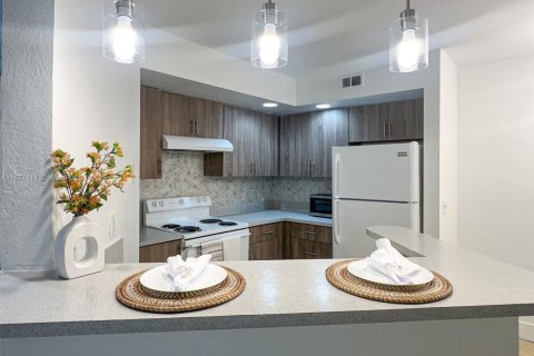 Condo in Sunrise, Florida, 2 bedrooms  № 1921866 - photo 7
