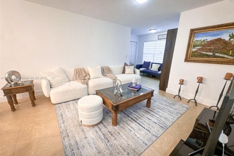 Condo in Sunrise, Florida, 2 bedrooms  № 1921866 - photo 2